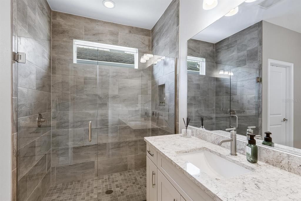 На продажу: $624,900 (2 спален, 2 ванн, 1843 Квадратных фут)