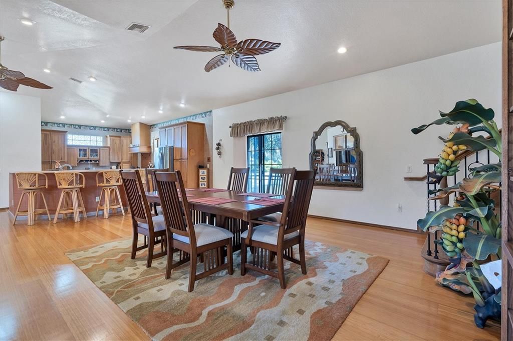 For Sale: $775,000 (3 beds, 3 baths, 2776 Square Feet)