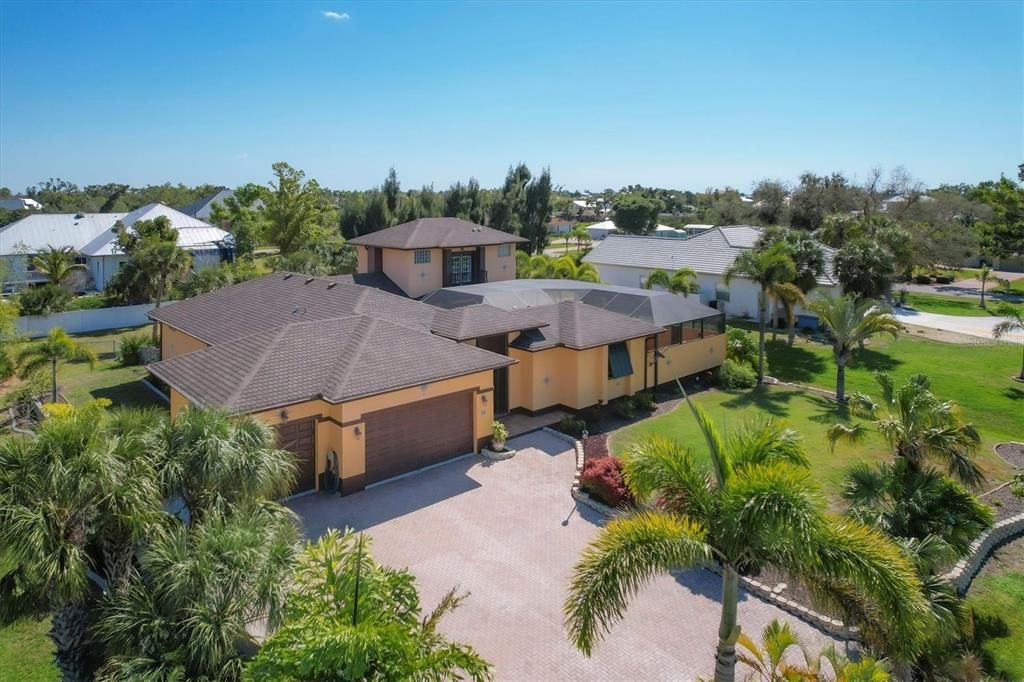 For Sale: $775,000 (3 beds, 3 baths, 2776 Square Feet)