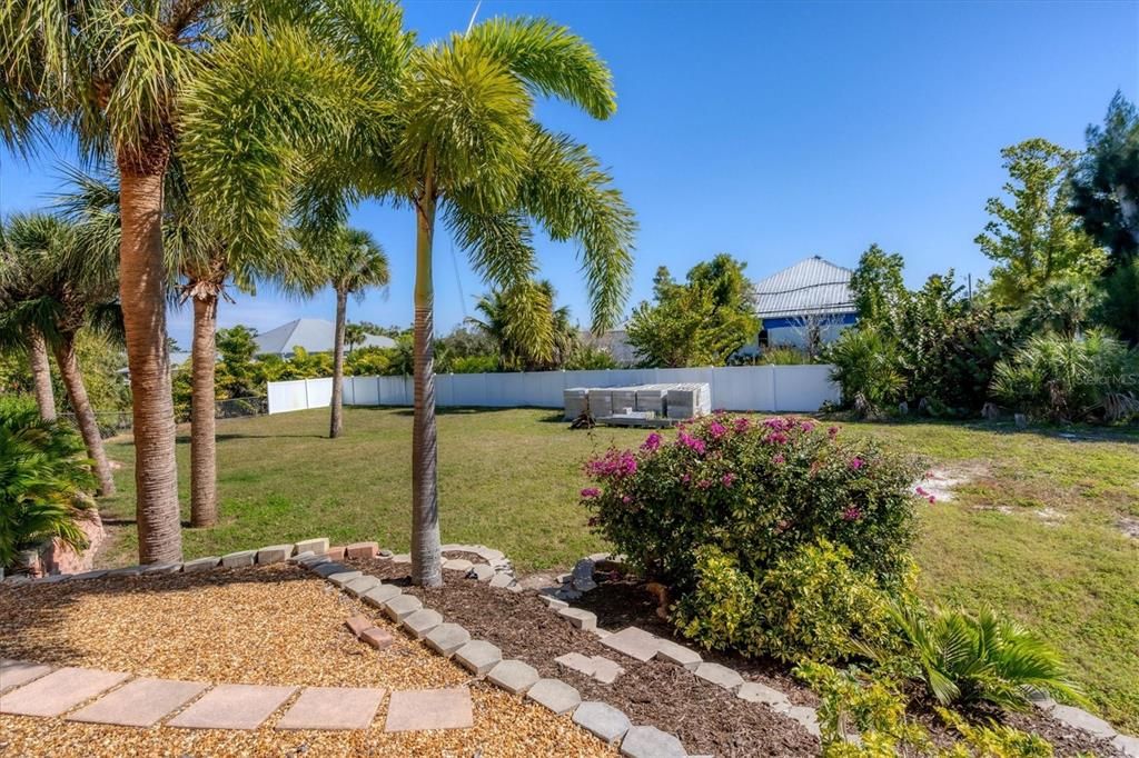 For Sale: $775,000 (3 beds, 3 baths, 2776 Square Feet)