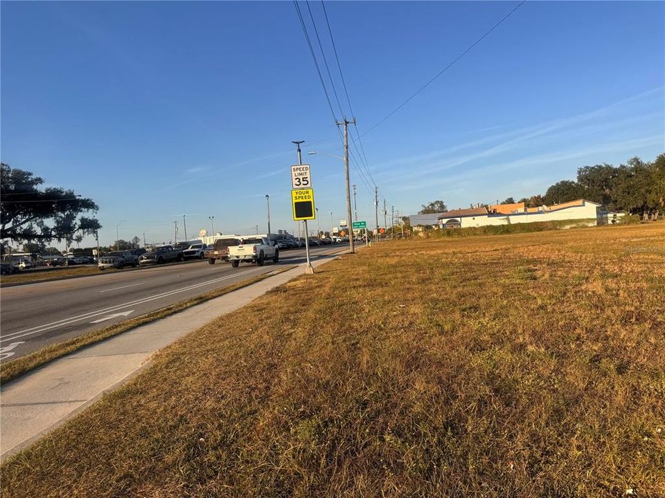 待售: $850,000 (2.26 acres)