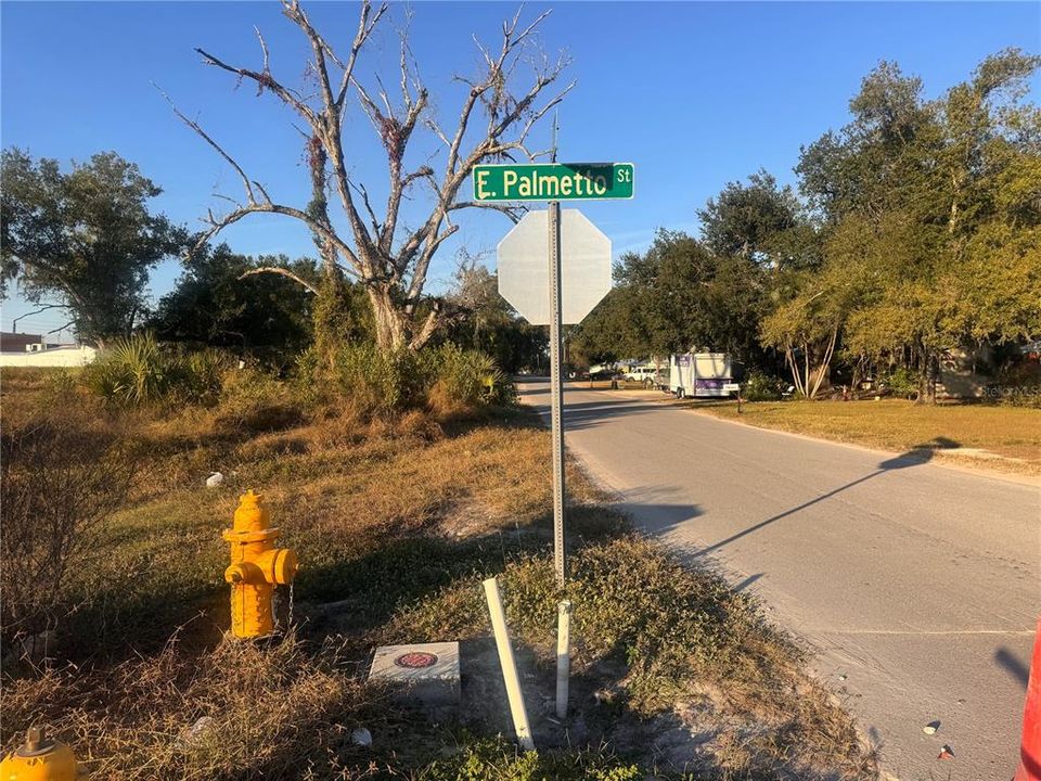 待售: $850,000 (2.26 acres)