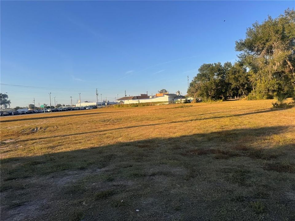 待售: $850,000 (2.26 acres)