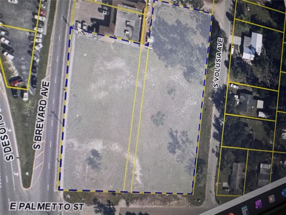 待售: $850,000 (2.26 acres)