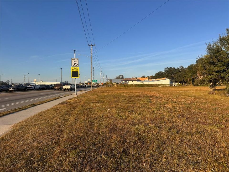 待售: $850,000 (2.26 acres)