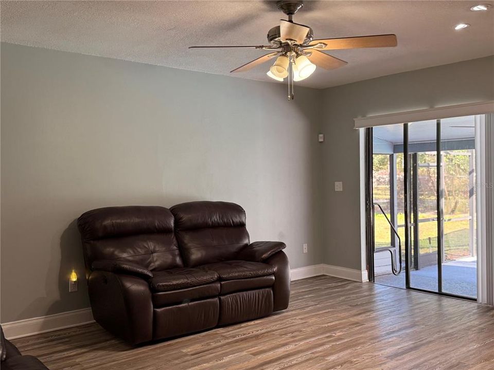 For Sale: $460,000 (4 beds, 2 baths, 1882 Square Feet)