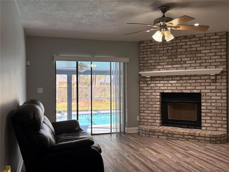 For Sale: $460,000 (4 beds, 2 baths, 1882 Square Feet)