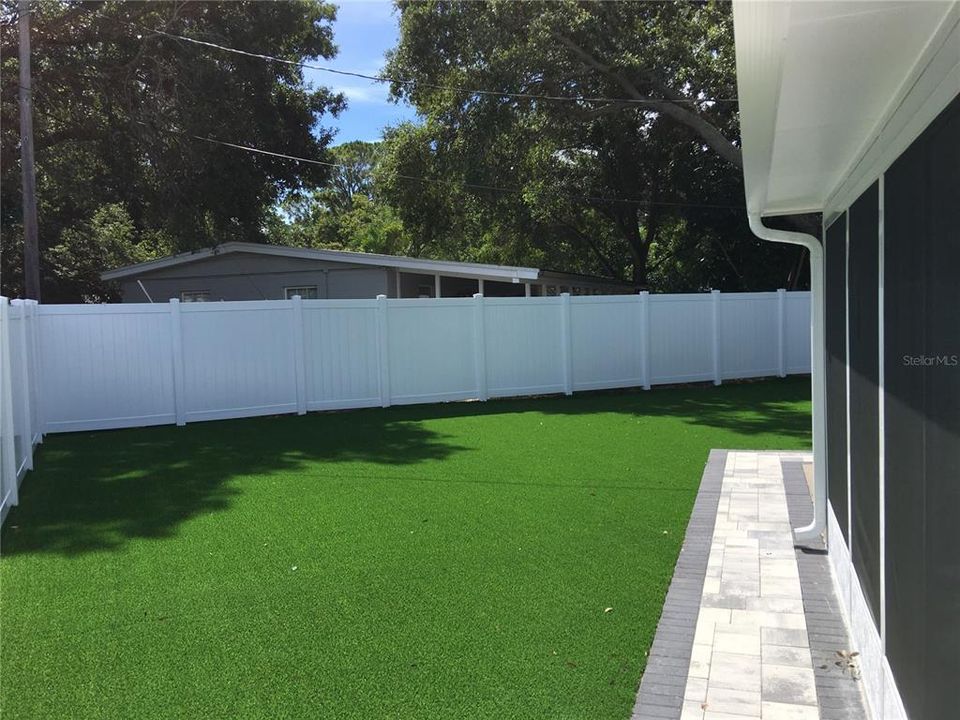 待售: $330,000 (3 贝兹, 1 浴室, 950 平方英尺)