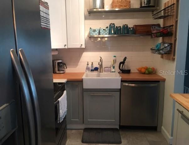 待售: $330,000 (3 贝兹, 1 浴室, 950 平方英尺)