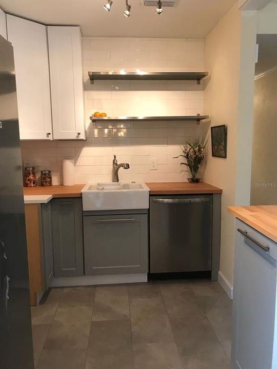 待售: $330,000 (3 贝兹, 1 浴室, 950 平方英尺)