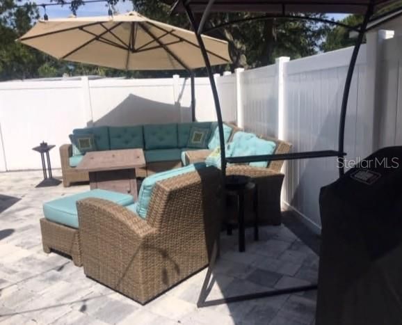 待售: $330,000 (3 贝兹, 1 浴室, 950 平方英尺)