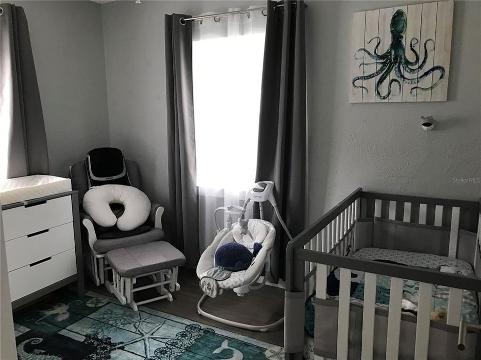 待售: $330,000 (3 贝兹, 1 浴室, 950 平方英尺)