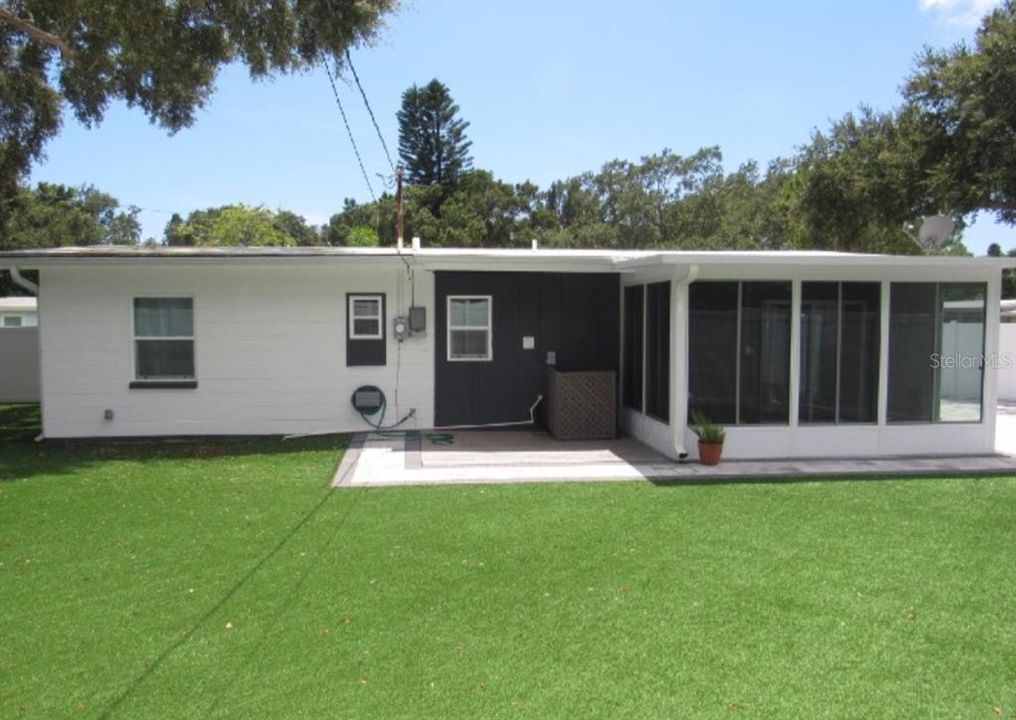 待售: $330,000 (3 贝兹, 1 浴室, 950 平方英尺)