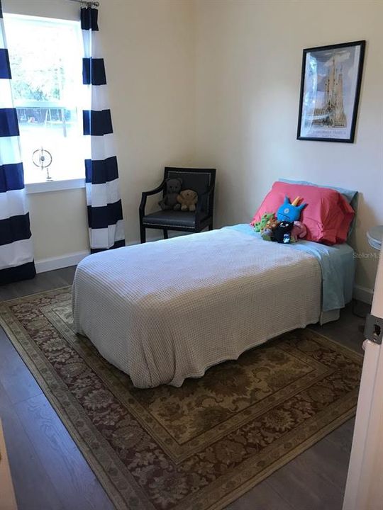 待售: $330,000 (3 贝兹, 1 浴室, 950 平方英尺)