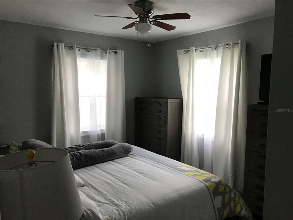 待售: $330,000 (3 贝兹, 1 浴室, 950 平方英尺)