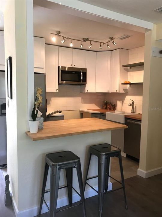 待售: $330,000 (3 贝兹, 1 浴室, 950 平方英尺)