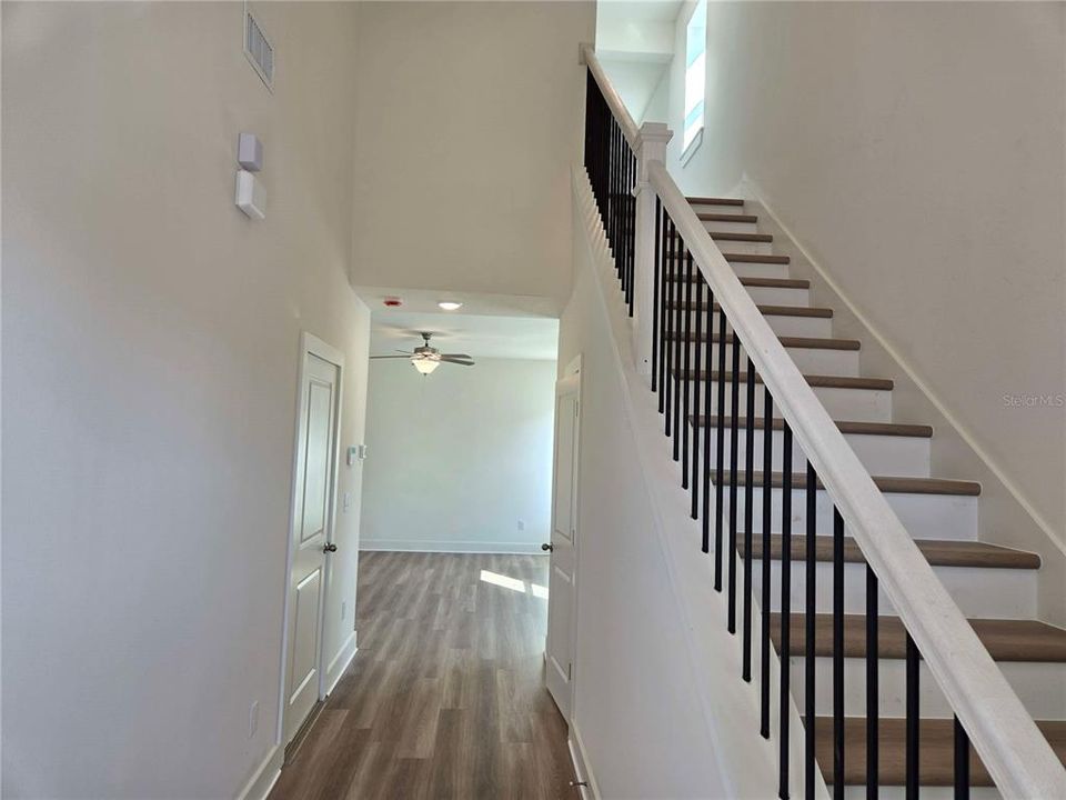 For Sale: $383,500 (3 beds, 2 baths, 1924 Square Feet)