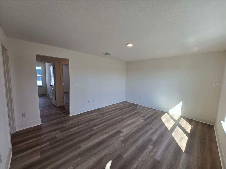 For Sale: $383,500 (3 beds, 2 baths, 1924 Square Feet)
