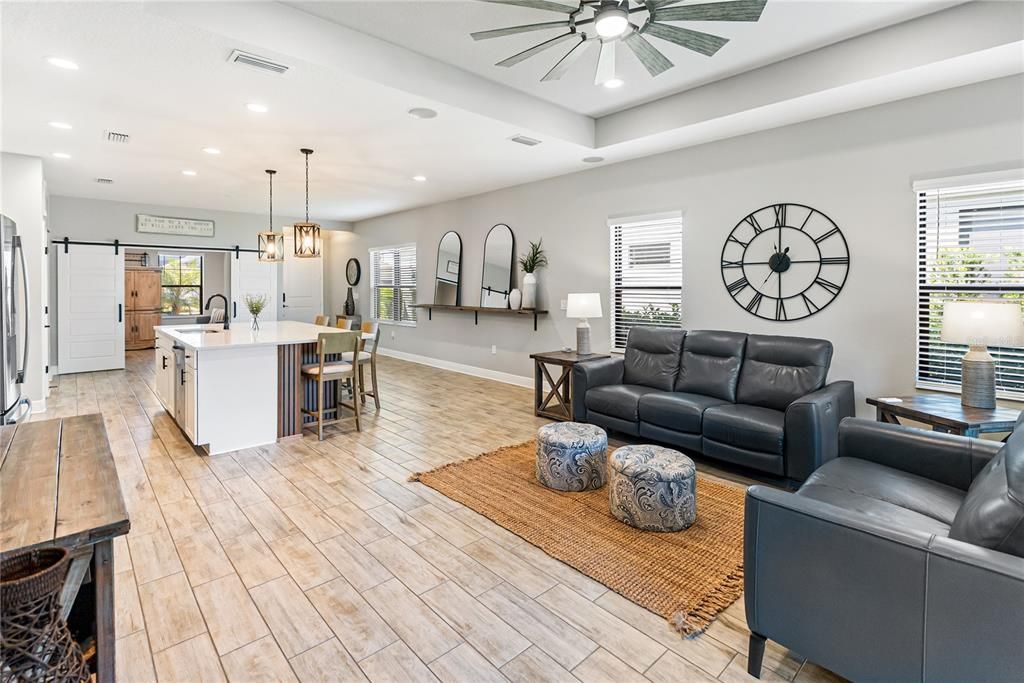 待售: $410,000 (2 贝兹, 2 浴室, 1641 平方英尺)