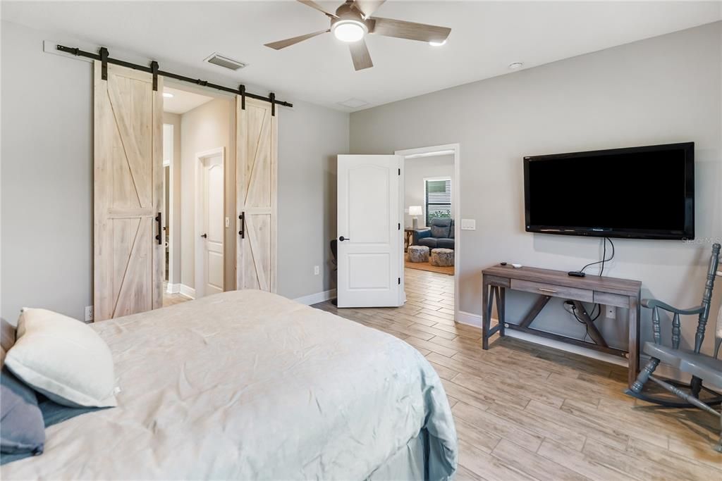 待售: $410,000 (2 贝兹, 2 浴室, 1641 平方英尺)