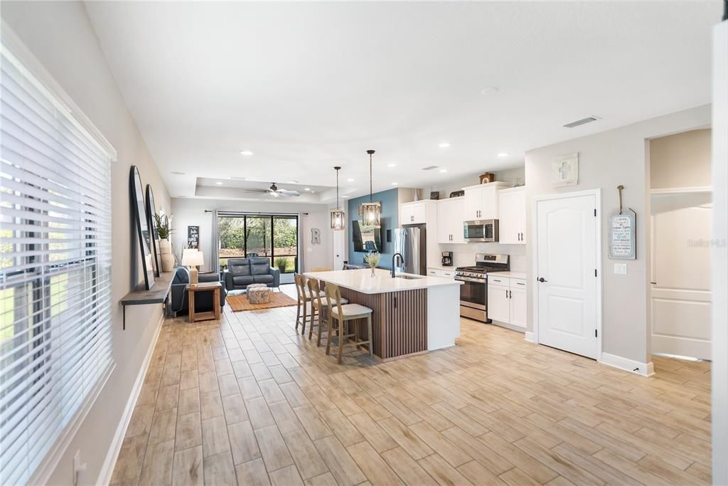 待售: $410,000 (2 贝兹, 2 浴室, 1641 平方英尺)