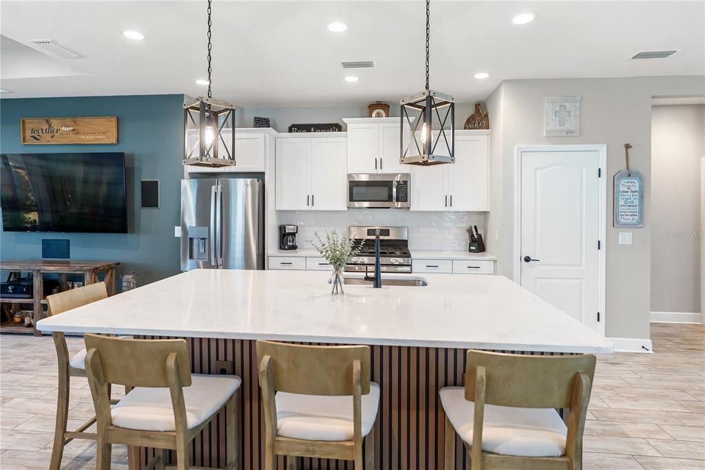 待售: $410,000 (2 贝兹, 2 浴室, 1641 平方英尺)