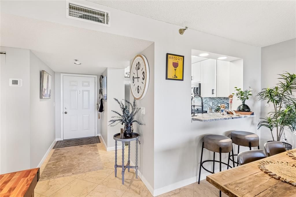 For Sale: $275,000 (2 beds, 2 baths, 1256 Square Feet)
