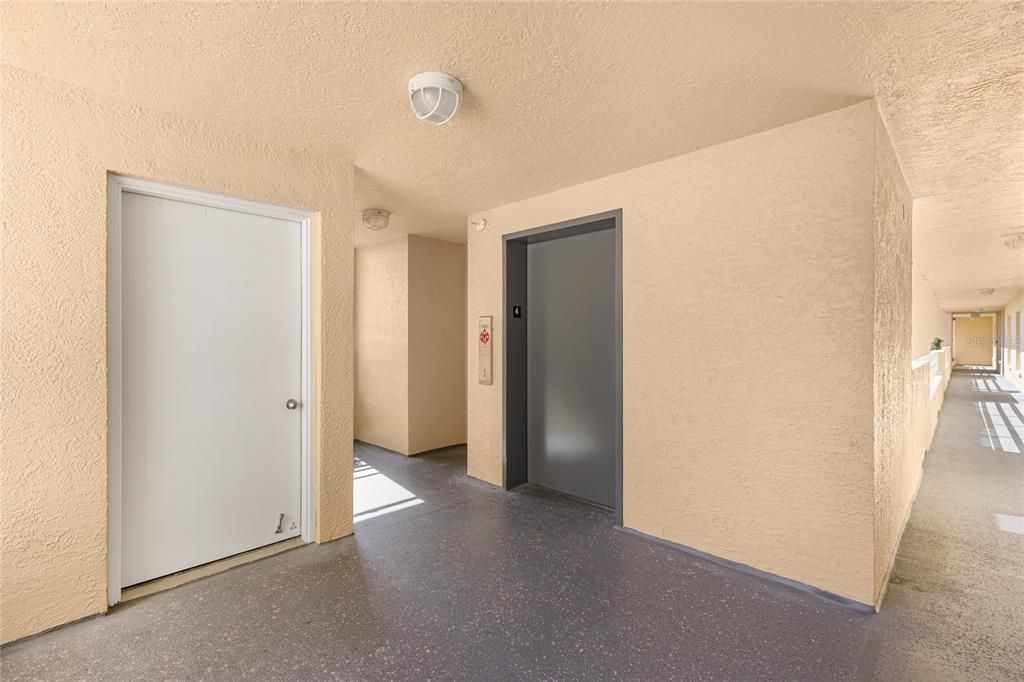 For Sale: $275,000 (2 beds, 2 baths, 1256 Square Feet)