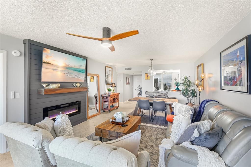 For Sale: $275,000 (2 beds, 2 baths, 1256 Square Feet)