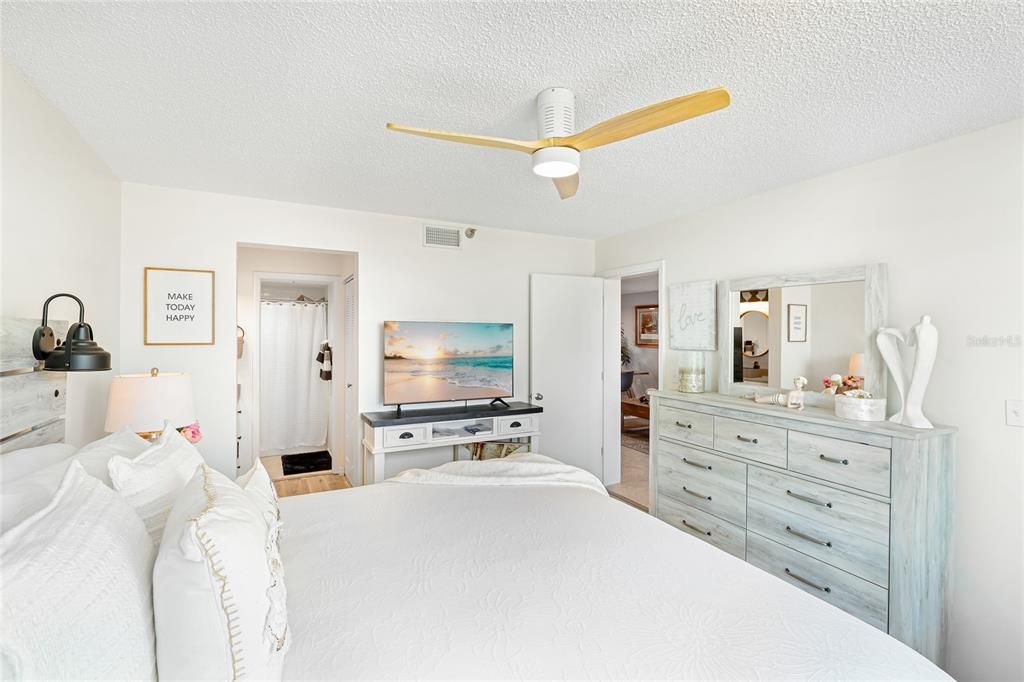 For Sale: $275,000 (2 beds, 2 baths, 1256 Square Feet)