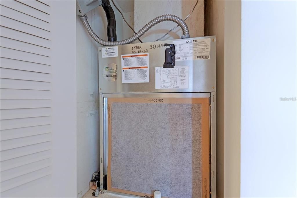 For Sale: $275,000 (2 beds, 2 baths, 1256 Square Feet)