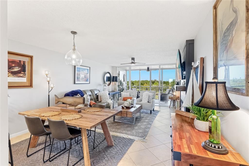 For Sale: $275,000 (2 beds, 2 baths, 1256 Square Feet)