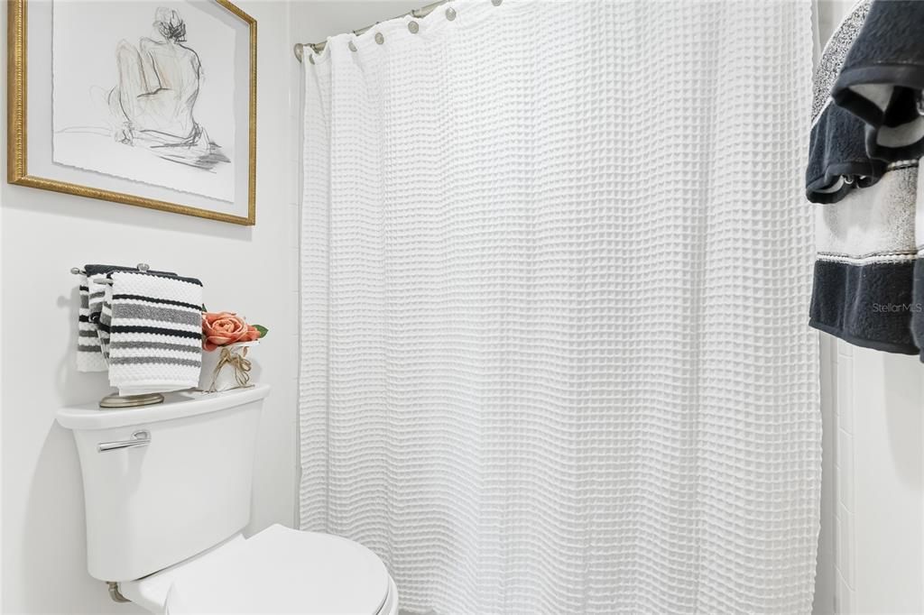 For Sale: $275,000 (2 beds, 2 baths, 1256 Square Feet)