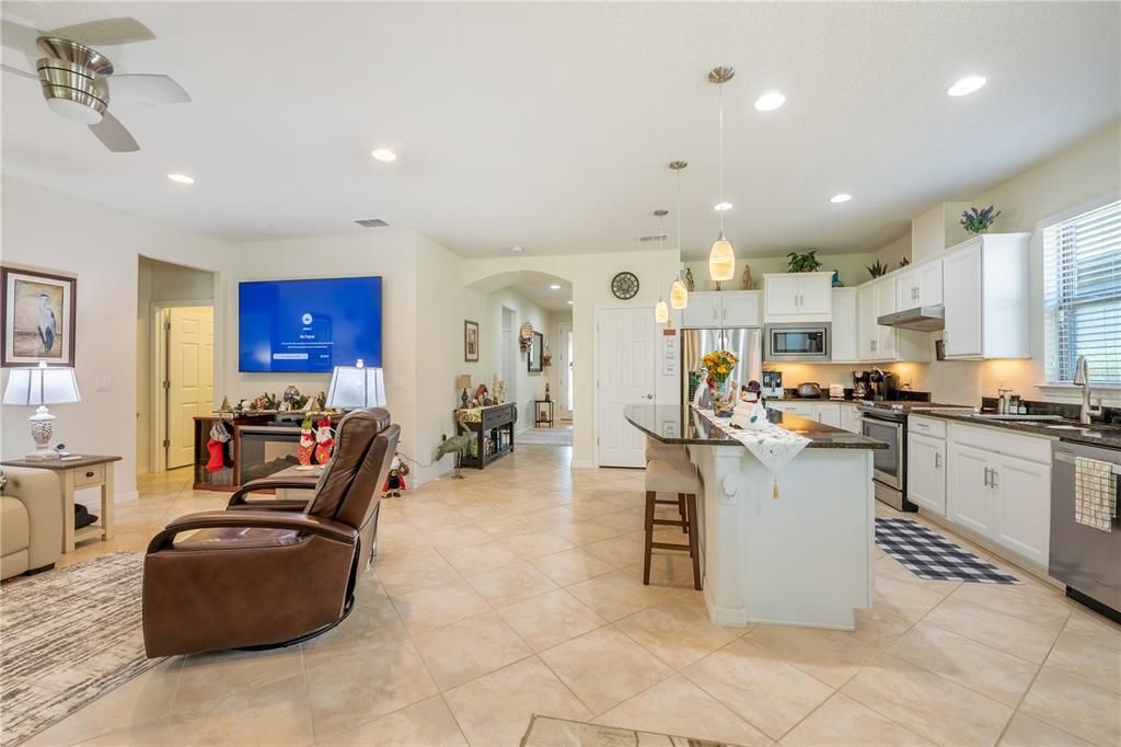 待售: $390,000 (2 贝兹, 2 浴室, 1836 平方英尺)