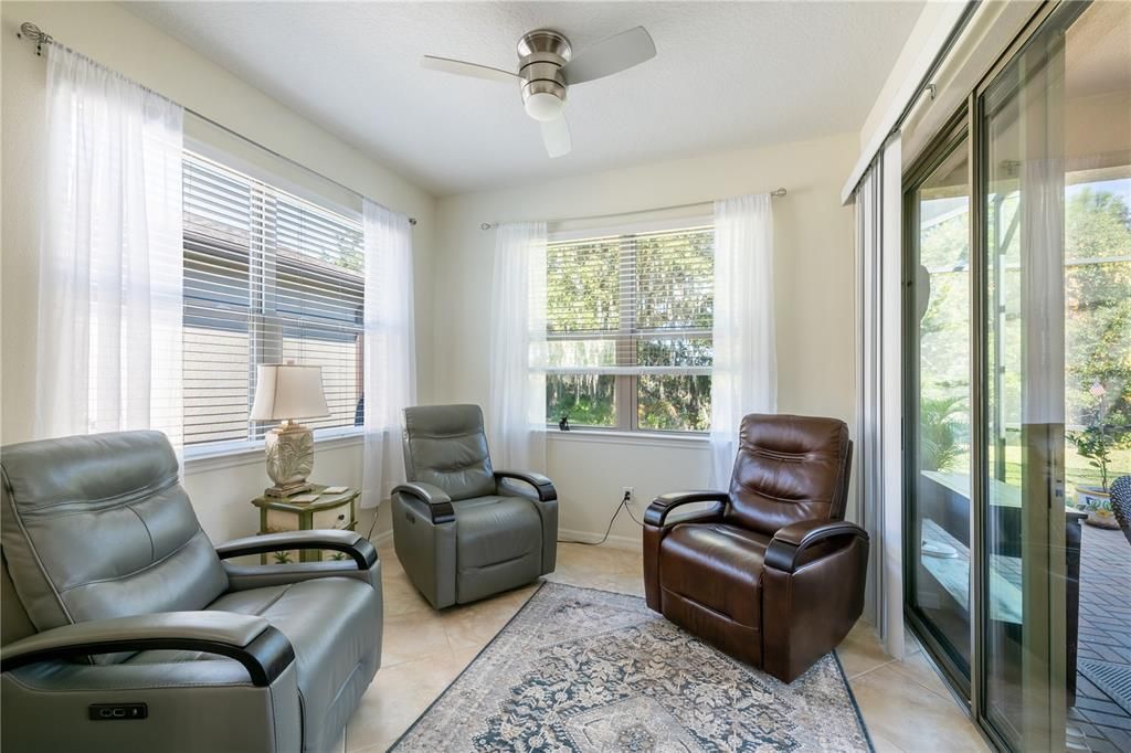 待售: $390,000 (2 贝兹, 2 浴室, 1836 平方英尺)