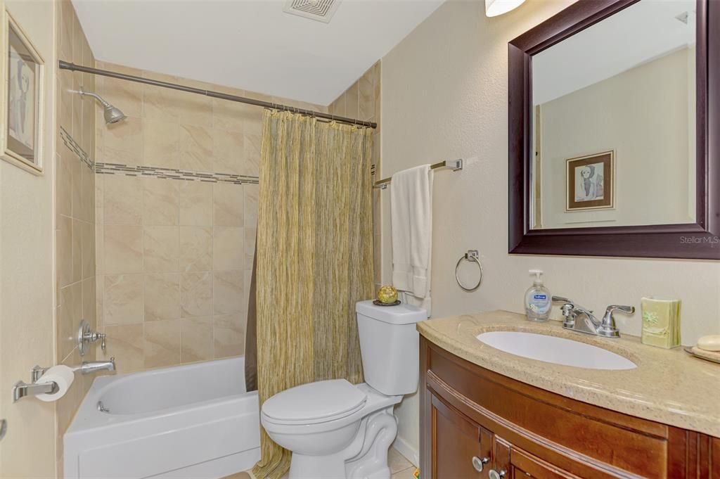 待售: $248,800 (2 贝兹, 2 浴室, 1131 平方英尺)