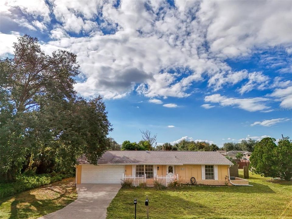 待售: $248,800 (2 贝兹, 2 浴室, 1131 平方英尺)