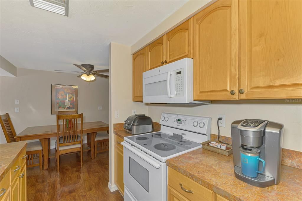 待售: $248,800 (2 贝兹, 2 浴室, 1131 平方英尺)