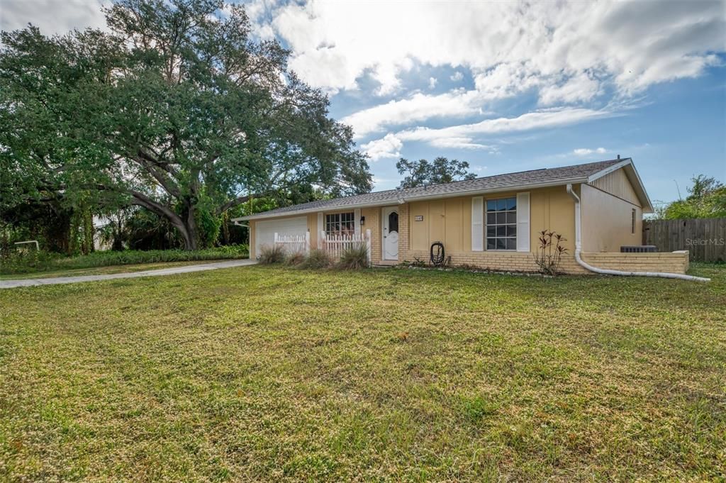 待售: $248,800 (2 贝兹, 2 浴室, 1131 平方英尺)