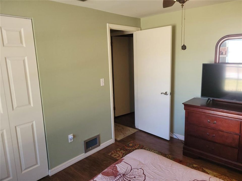 待售: $248,800 (2 贝兹, 2 浴室, 1131 平方英尺)