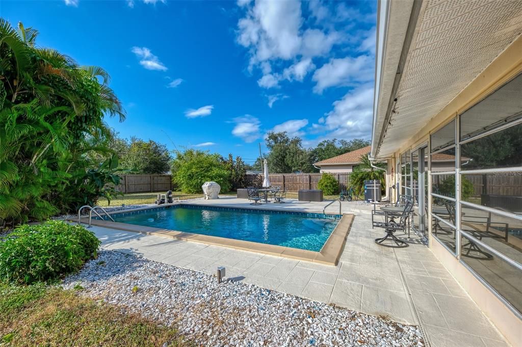 待售: $248,800 (2 贝兹, 2 浴室, 1131 平方英尺)