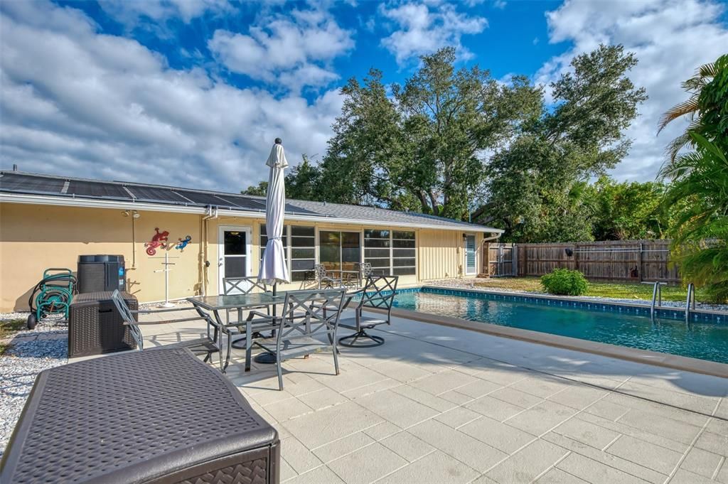 待售: $248,800 (2 贝兹, 2 浴室, 1131 平方英尺)