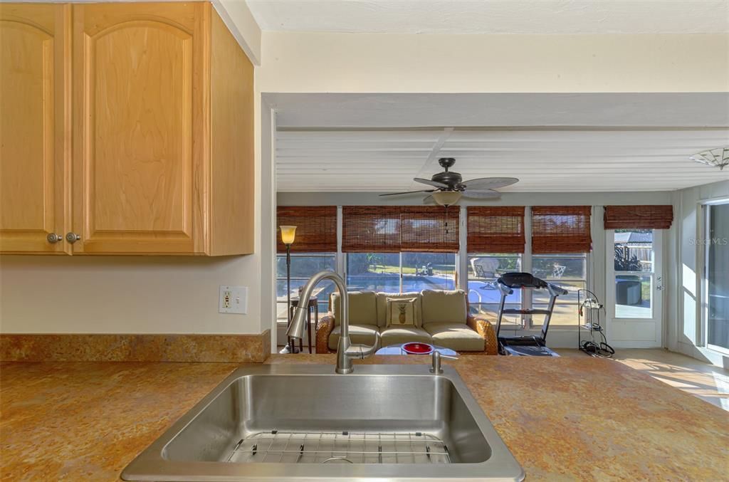 待售: $248,800 (2 贝兹, 2 浴室, 1131 平方英尺)