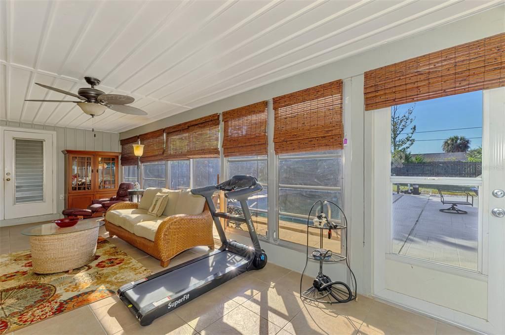 待售: $248,800 (2 贝兹, 2 浴室, 1131 平方英尺)