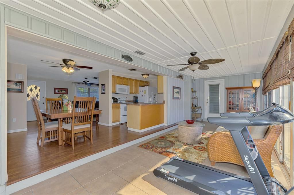 待售: $248,800 (2 贝兹, 2 浴室, 1131 平方英尺)