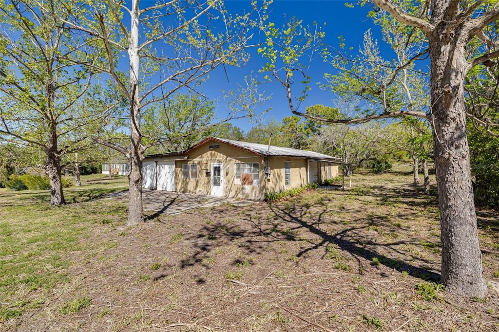 For Sale: $300,000 (3 beds, 2 baths, 1100 Square Feet)