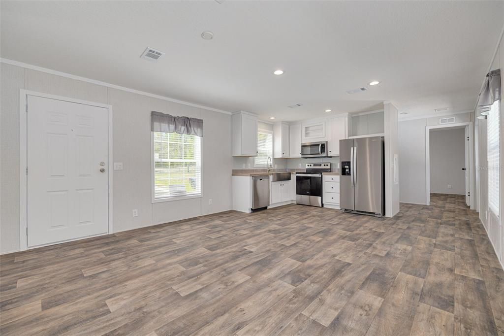 For Sale: $300,000 (3 beds, 2 baths, 1100 Square Feet)