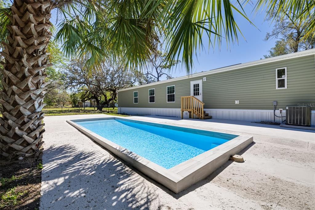 For Sale: $300,000 (3 beds, 2 baths, 1100 Square Feet)