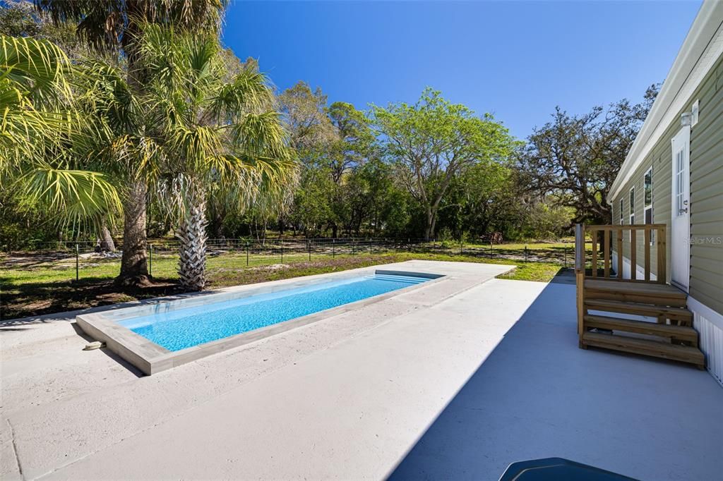 For Sale: $300,000 (3 beds, 2 baths, 1100 Square Feet)