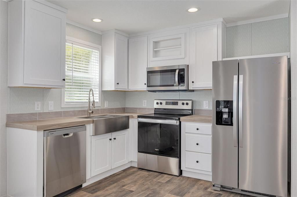 For Sale: $300,000 (3 beds, 2 baths, 1100 Square Feet)